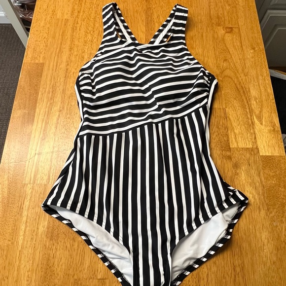 •new• LANDS END Tugless Striped One Piece Swimsuit - Picture 4 of 6